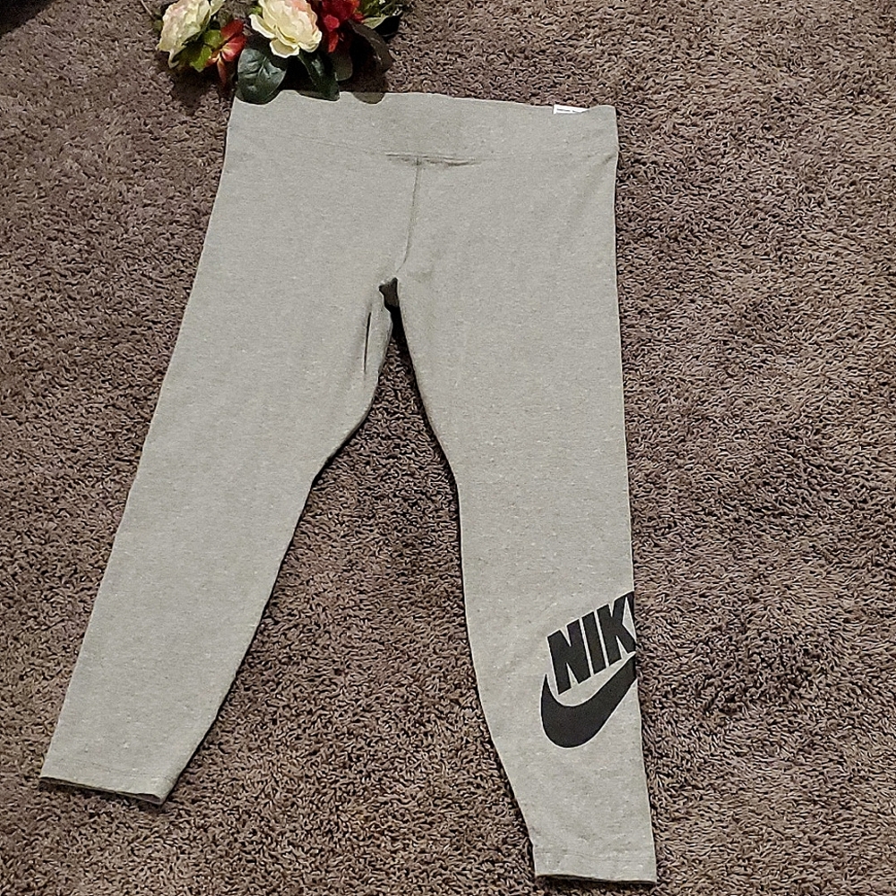 Nike Tight Fit gray Legging
